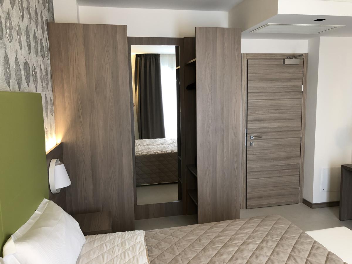 Hotel Iris Jesolo Екстериор снимка