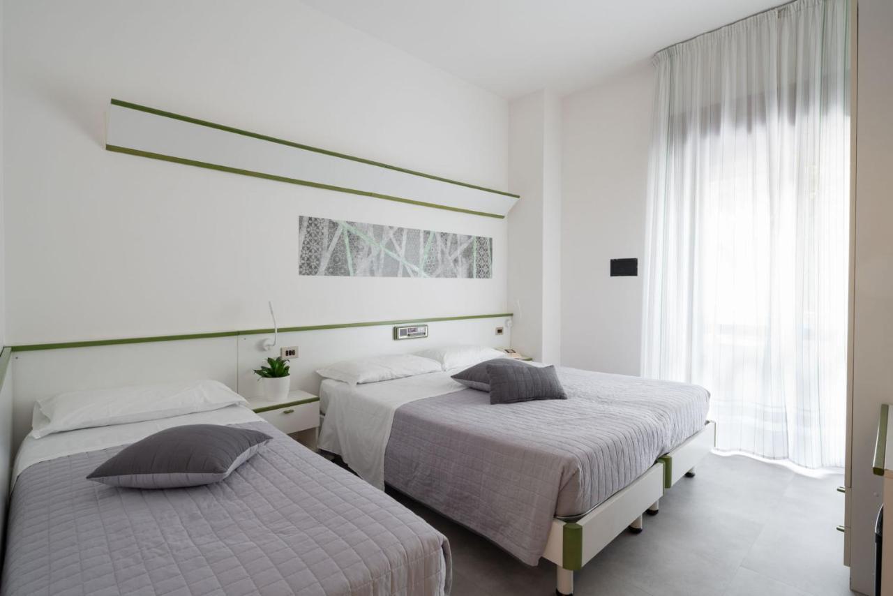 Hotel Iris Jesolo Екстериор снимка