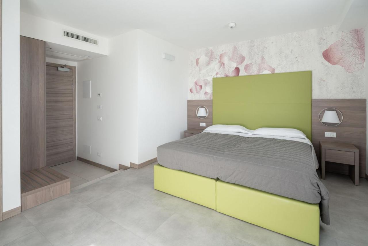 Hotel Iris Jesolo Екстериор снимка