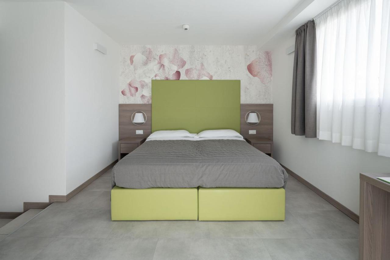 Hotel Iris Jesolo Екстериор снимка