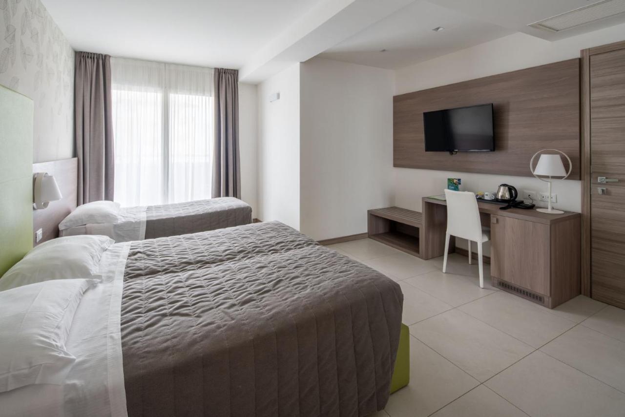 Hotel Iris Jesolo Екстериор снимка