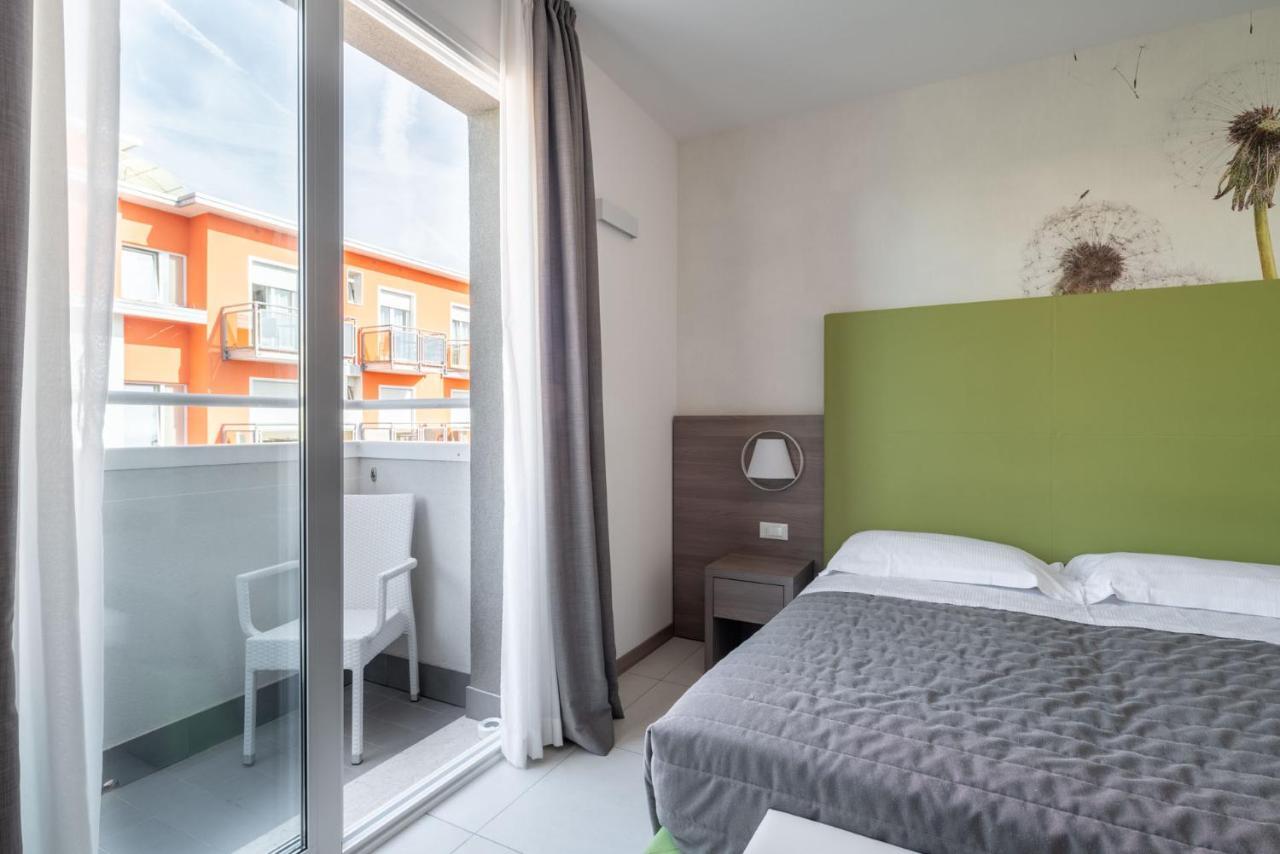 Hotel Iris Jesolo Екстериор снимка
